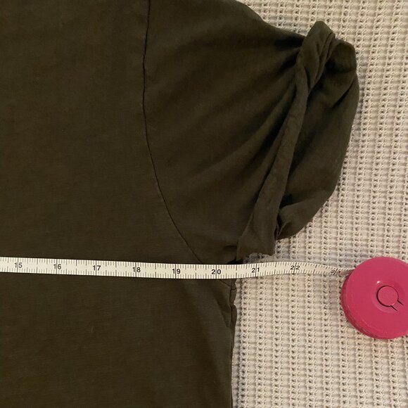 H&M Olive Green Roll Cuff T-shirt - Size Medium - Picture 3 of 5